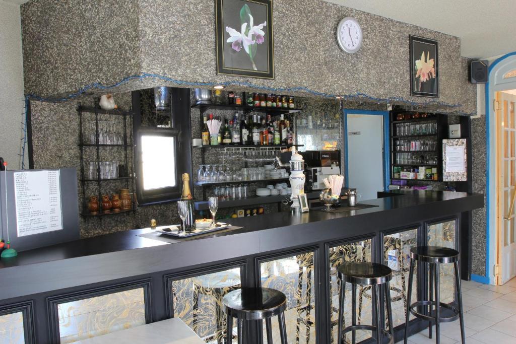 Cleotel La Bourboule Bagian luar foto