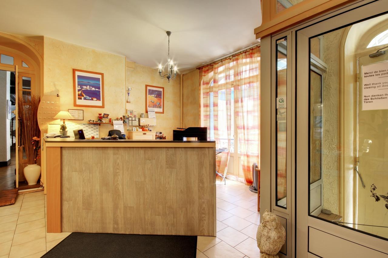 Cleotel La Bourboule Bagian luar foto